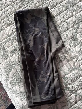 Under Armour Women's Grey Camo Leggings